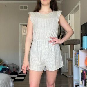 Heather gray short sleeve romper with elastic waist, women’s M